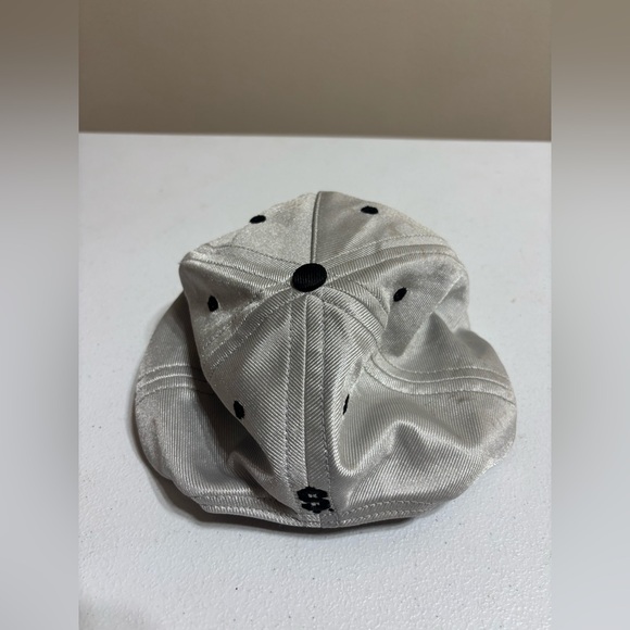 Rare
Supreme Silver Cap 5 Panel Metallic Logo Streetwear - Picture 9 of 13